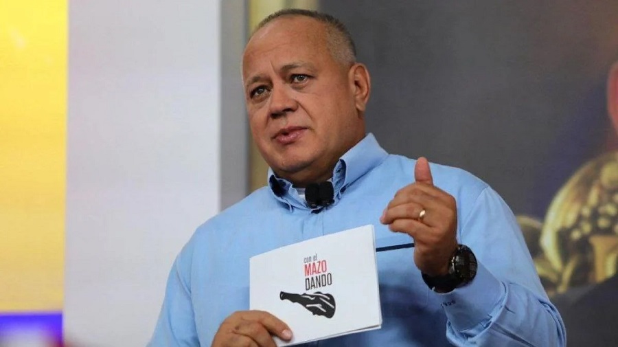 Cabello afirma que la revolución asegura educación para todos.