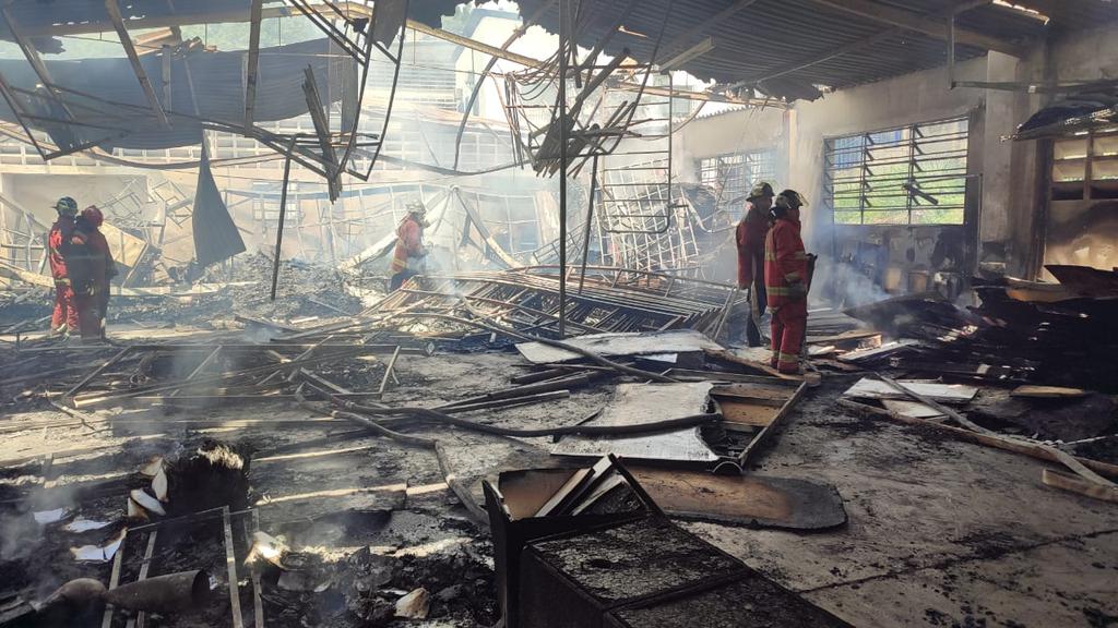 Incendio devoró aserradero en carretera Petare-Mariche