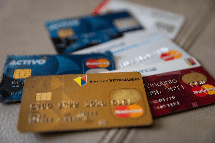 Cabe destacar que para junio de este año, varios clientes de bancos privados aumentaron los límites de sus tarjetas que pasaron de 1 a 150 y hasta 300 bolívares