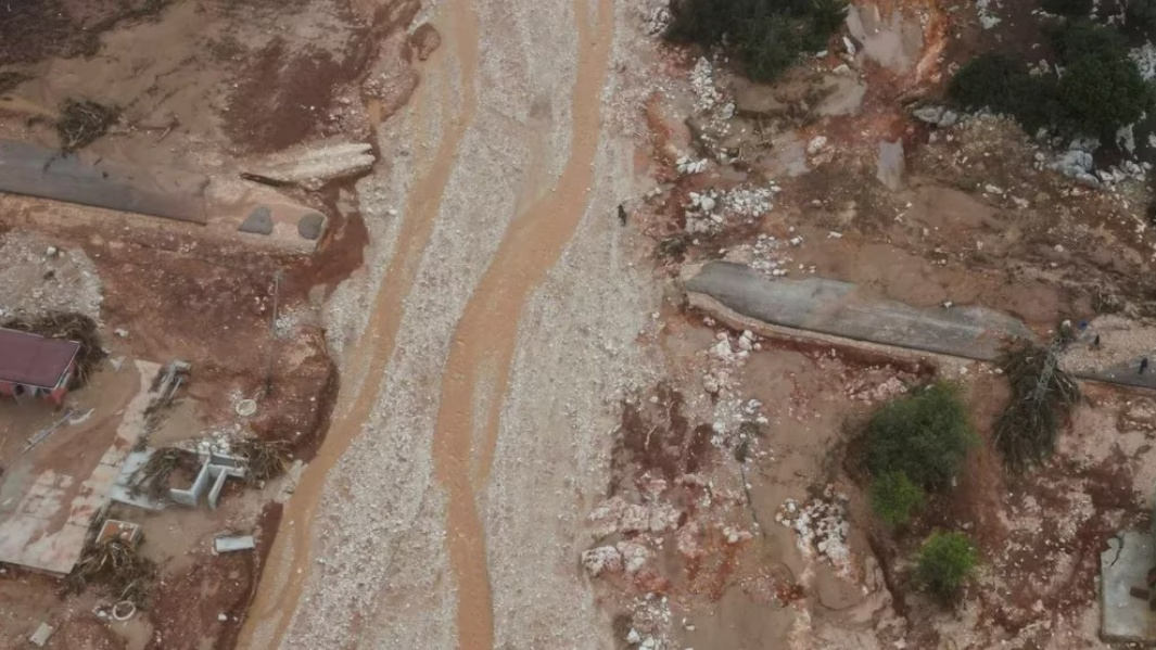 En las redes sociales circulan fotografías y videos de zonas residenciales arrasadas por las lluvias torrenciales. Viviendas, vehículos y comercios quedaron sumergidos bajo el agua.