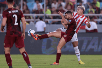 En la primera mitad se observó un duelo parejo, con mucha intensidad por parte de los seleccionados