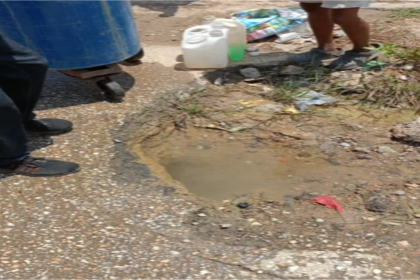 ¡Margarita! Vecinos de Achípano almacenan agua con tierra ante prolongada sequía