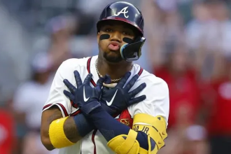 Cinco innings más tarde, Acuña Jr. repitió la dosis y sacó la pelota del parque para llegar a 39 batazos de vuelta completa, quedando a solo uno de los 40 cuadrangulares.