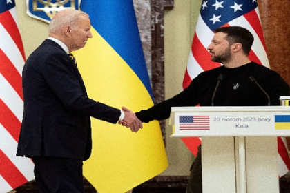 Biden hizo este anuncio al inicio de una reunión en la Casa Blanca entre miembros de su Gobierno y el ucraniano, encabezado por el presidente Volodímir Zelenski.