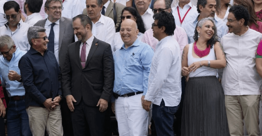 Los delegados del gobierno colombiano y la guerrilla Ejército de Liberación Nacional cerraron el lunes un ciclo de las conversaciones de paz