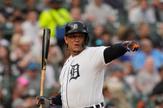 En el juego del viernes entre los Tigres de Detroit vs los Guardianes de Cleveland, Miguel Cabrera disparó el doble 625 de su carrera para dejar atrás Hank Aaron.