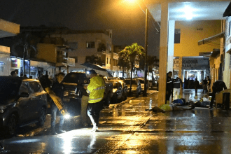 El coronel de la Policía ecuatoriana Marcelo Castillo, por su parte, mencionó que el ataque se dio como consecuencia de "retaliaciones entre grupos delictivos”.