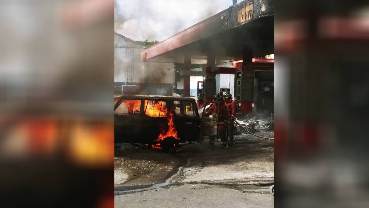 Incendio de autobús en estación de gasolina de la Av. Sucre de Caracas