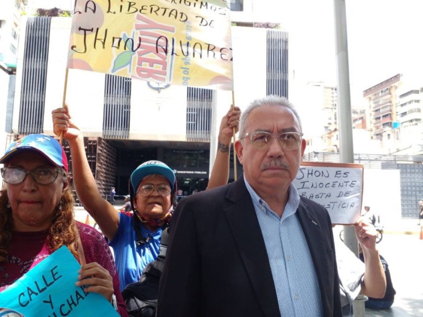 Wendelin Peña y Jhon Álvarez, padres de John Álvarez, afirmaron que no han tenido respuesta de la Defensoría del Pueblo