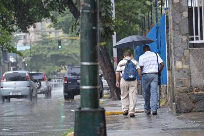 De acuerdo con el instituto, sería por «la inestabilidad atmosférica al noreste de Venezuela, la cual refuerza la actividad de la zona de convergencia intertropical, así como también el fuerte calentamiento diurno».