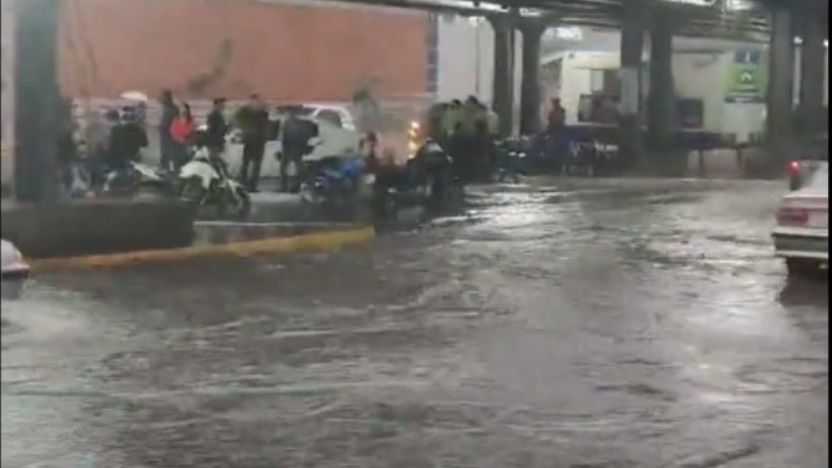 ¡IMPRESIONANTE! Lluvias mantienen en vilo a Caracas: piensan migrar a canoas ante el intenso temporal (VIDEOS)