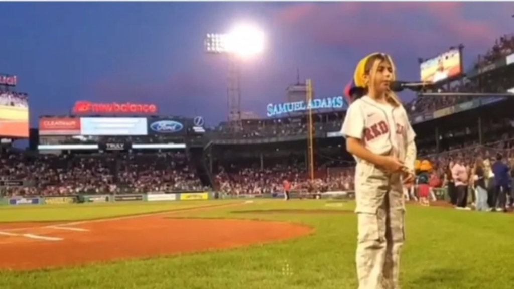 Esta niña venezolana cantó el himno de Estados Unidos y paralizó las redes