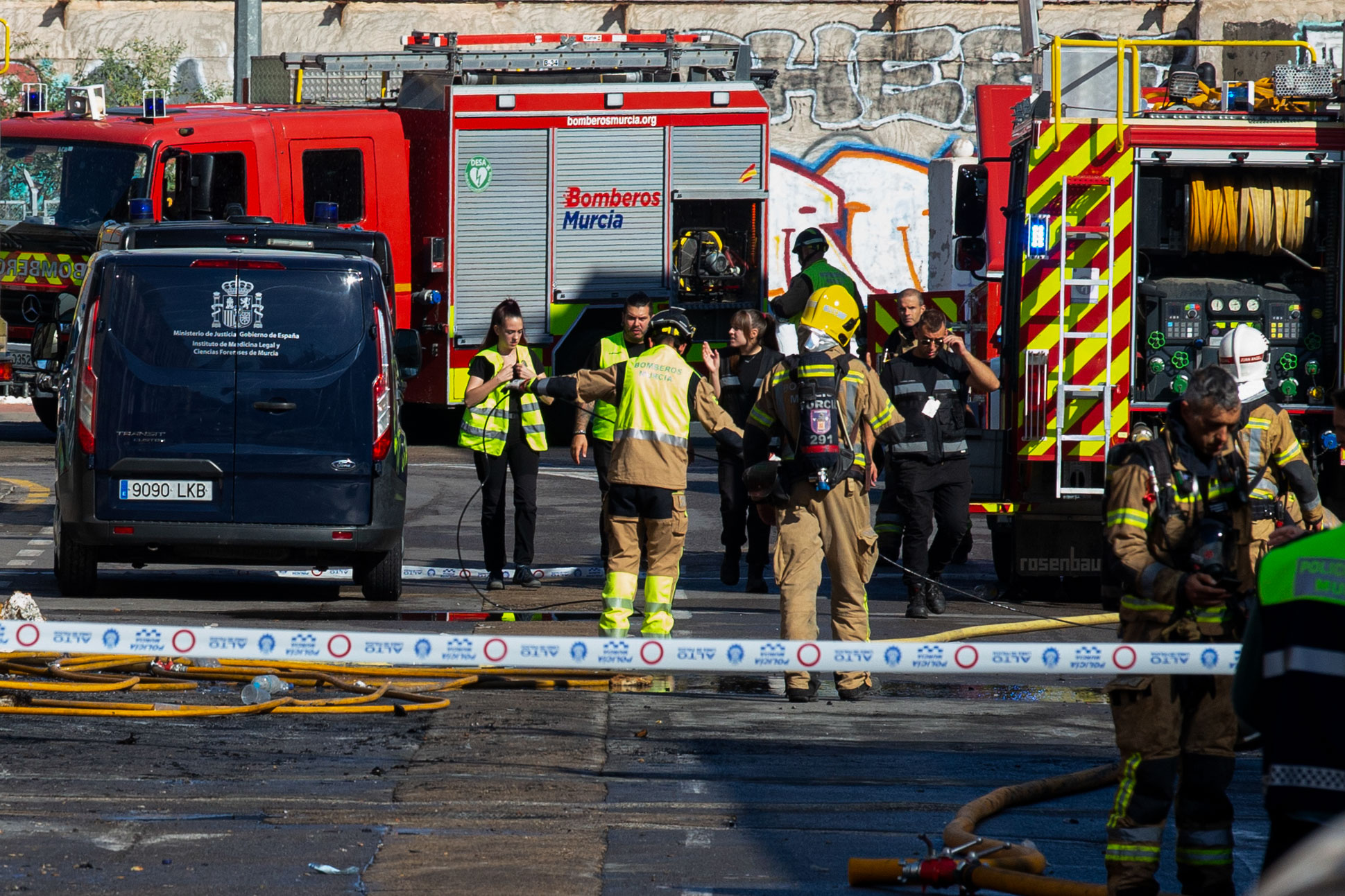 13 muertos, 24 heridos y 3 desaparecidos en el incendio de una discoteca en España.