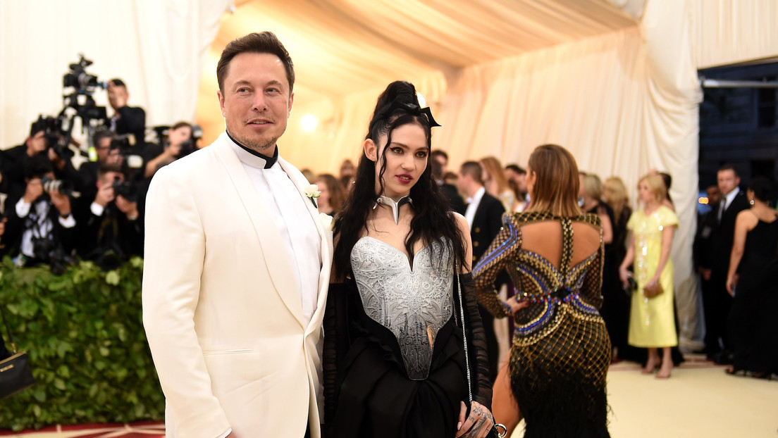 Expareja de Elon Musk presenta demanda por la custodia de tres de sus hijos.