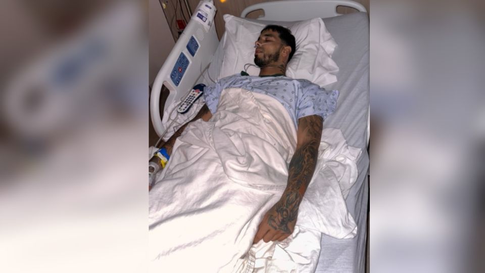 Anuel AA es hospitalizado en una situación crítica, afirmando que “estuvo al borde de la vida y la muerte”