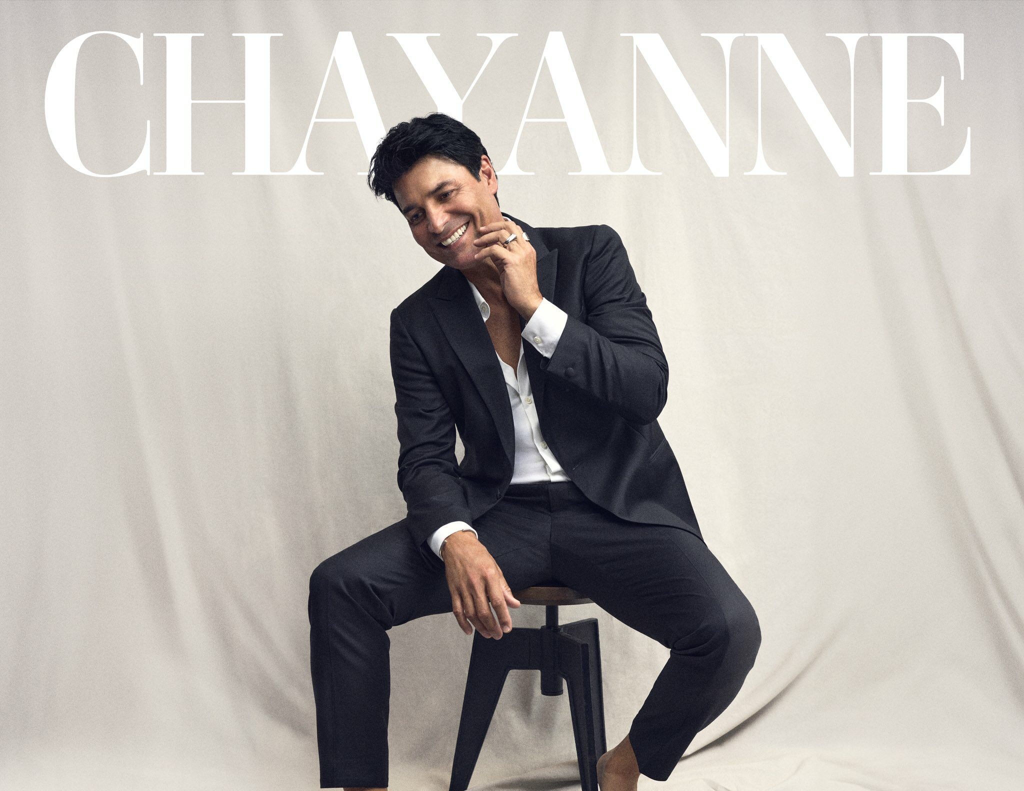 Chayanne lanza su último álbum “Bailemos otra vez” acompañado de un emocionante video musical.