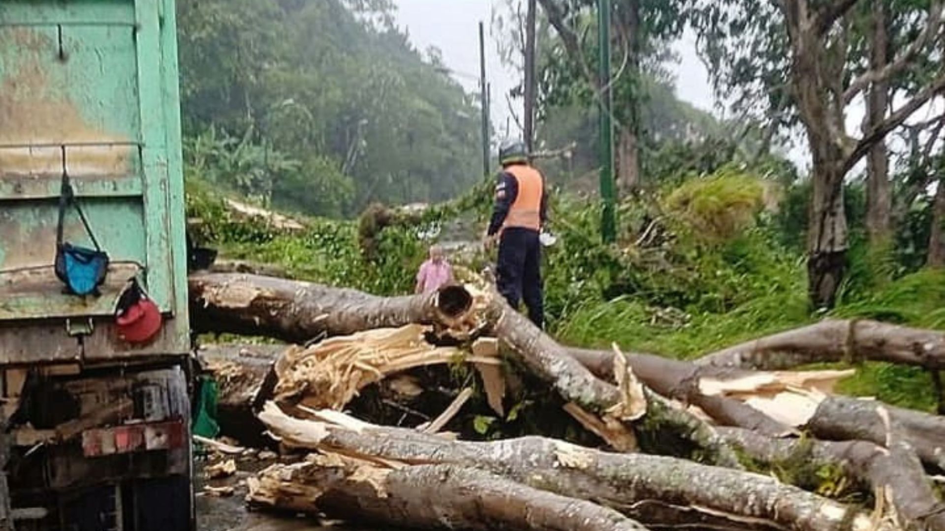 Desbordamientos en Guarenas y Caracas a causa de fuertes lluvias