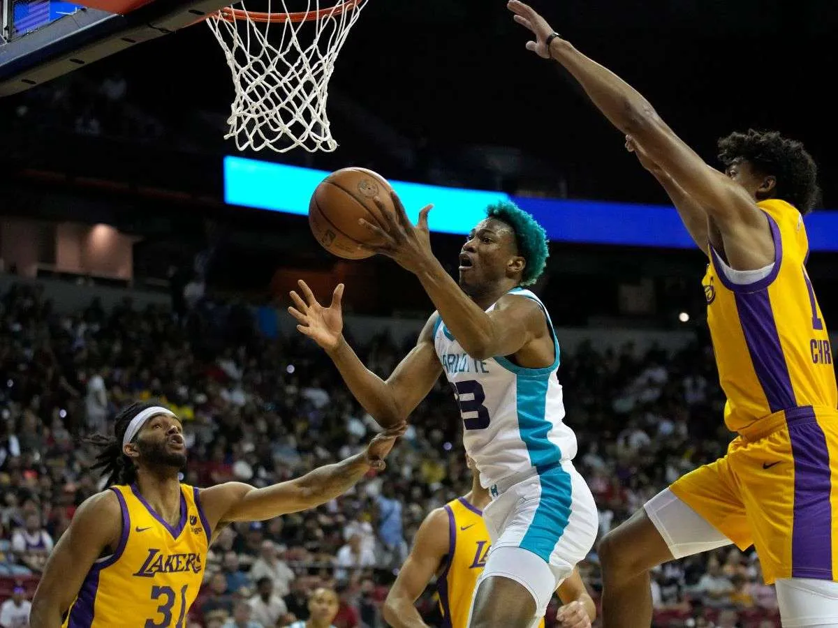 Hornets incluye a Kai Jones en su lista de jugadores disponibles para transferencia