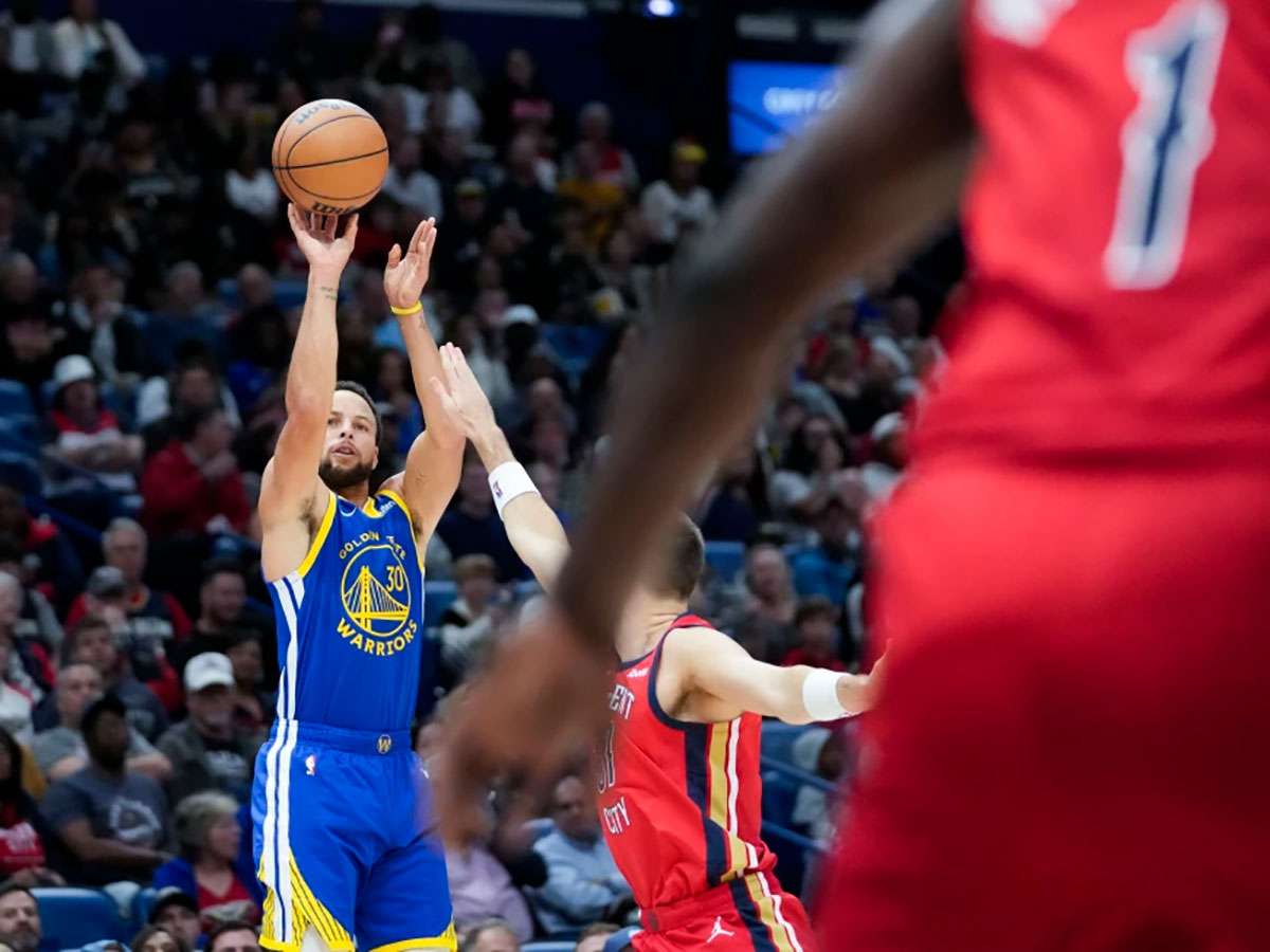 Stephen Curry continúa brillando y lidera a los Warriors en otra victoria impresionante