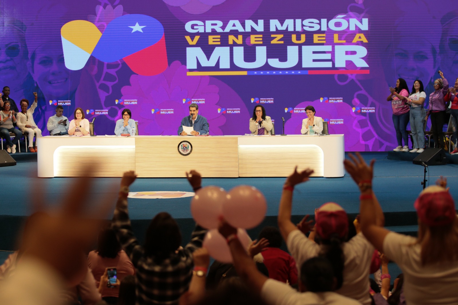 El presidente Maduro presenta la Gran Misión Venezuela Mujer, con mejoras y enfoques renovados.