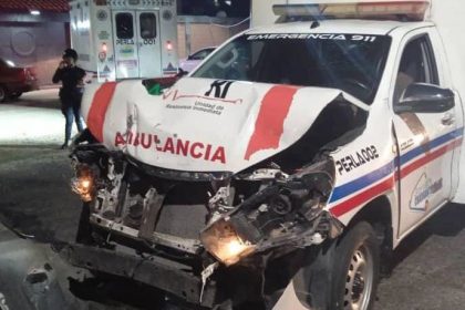 Choque entre ambulancia y carro deja varios lesionados en La Asunción