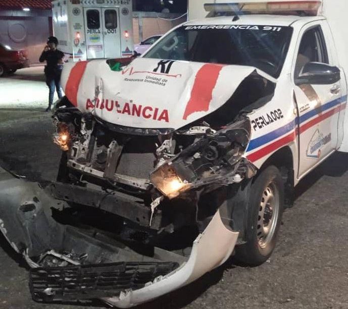 Choque entre ambulancia y carro deja varios lesionados en La Asunción