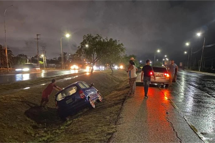 Margarita: Conductor se colea y choca contra isla en la Av. Juan Bautista +Fotos