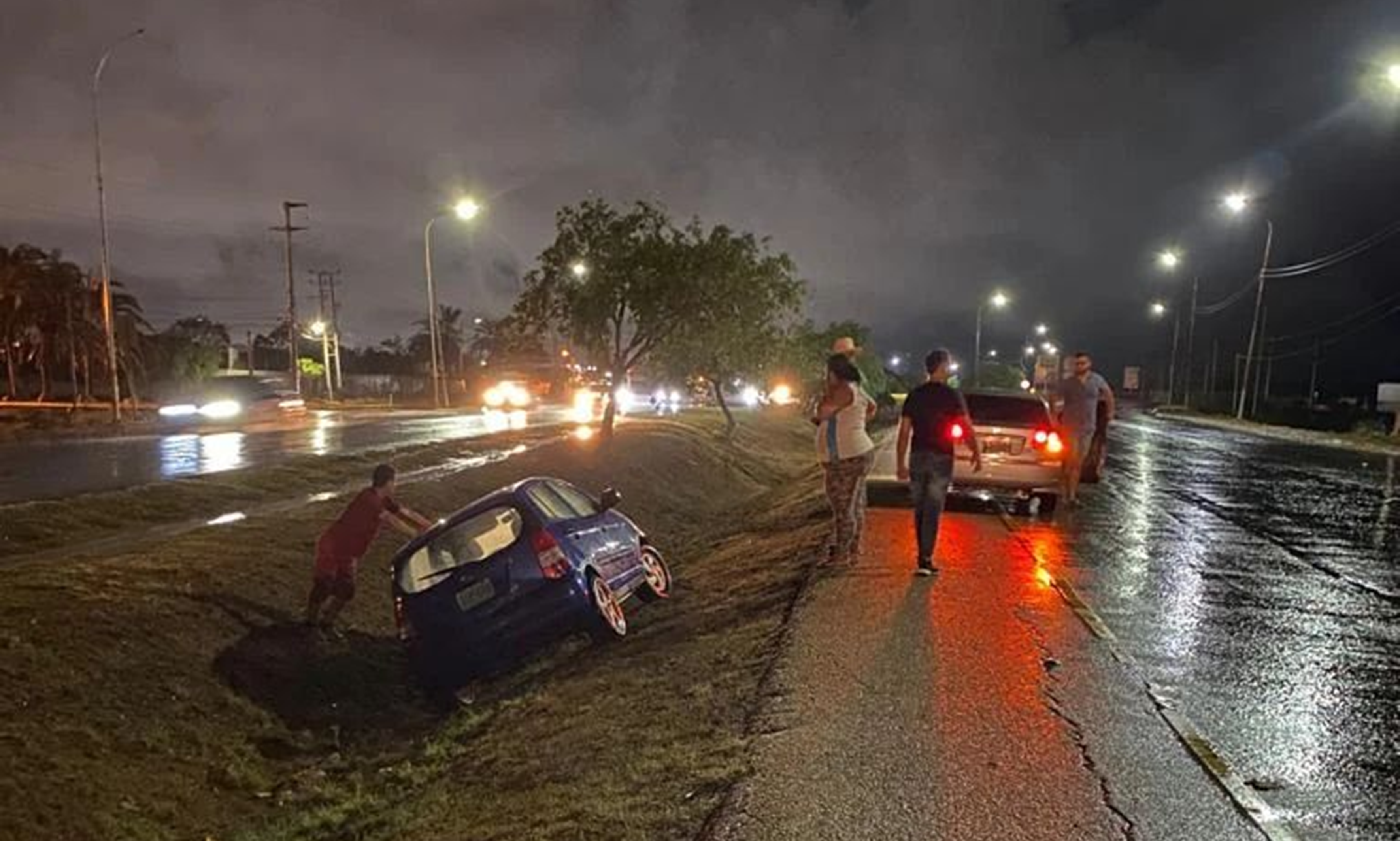 Margarita: Conductor se colea y choca contra isla en la Av. Juan Bautista +Fotos