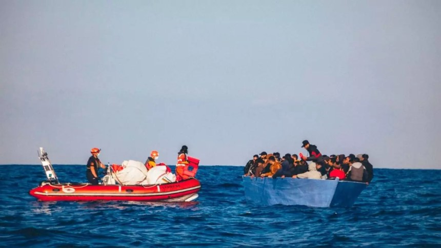 Los recién llegados fueron procesados por las autoridades migratorias