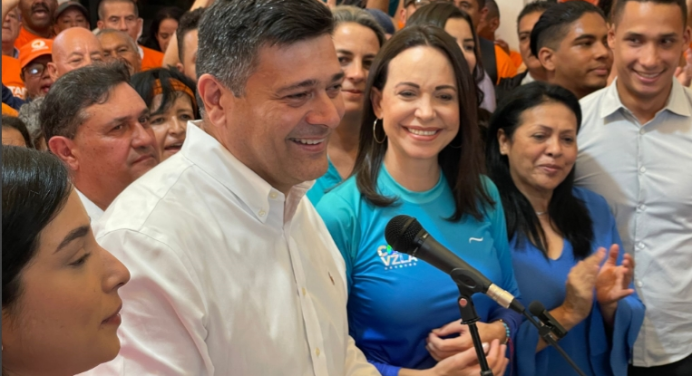 Freddy Superlano declina su candidatura y anuncia apoyo de Voluntad Popular a María Corina Machado