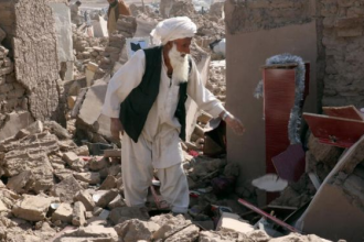 El portavoz del gobernador de la provincia de Herat, Nisar Ahmad Elyas, confirmó a EFE que al menos una persona falleció durante los terremotos de hoy.