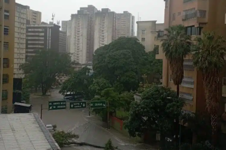 El Instituto Nacional de Meteorología e Hidrología (Inameh) anunció este sábado el paso de núcleos convectivos que provocan fuertes lluvias