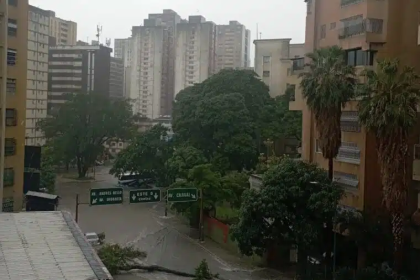 El Instituto Nacional de Meteorología e Hidrología (Inameh) anunció este sábado el paso de núcleos convectivos que provocan fuertes lluvias