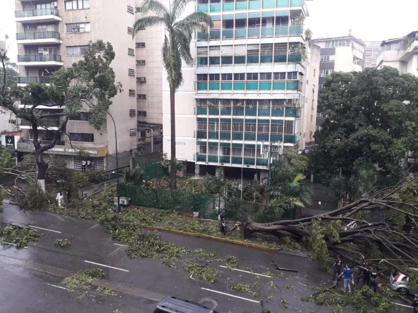 Por fortuna sólo dejaron daños materiales