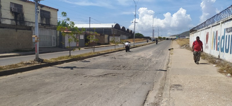 Vecinos de Ciudad Cartón solicita reparación urgente de sus vías