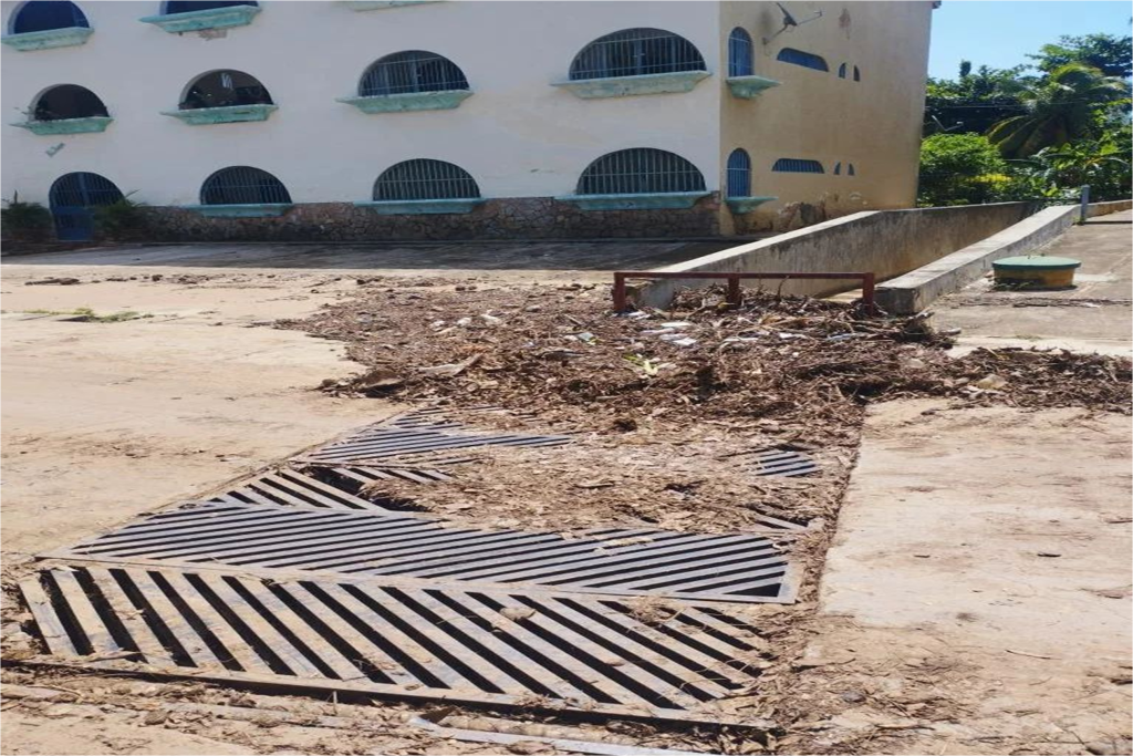 Vecinos en Antolín solicitan limpieza de canal de agua de lluvias y alcantarillas