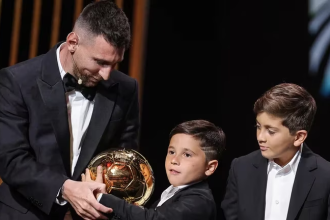 Messi, de 36 años, se alzó con el premio gracias a su contribución a la victoria de Argentina en el Mundial de Catar.