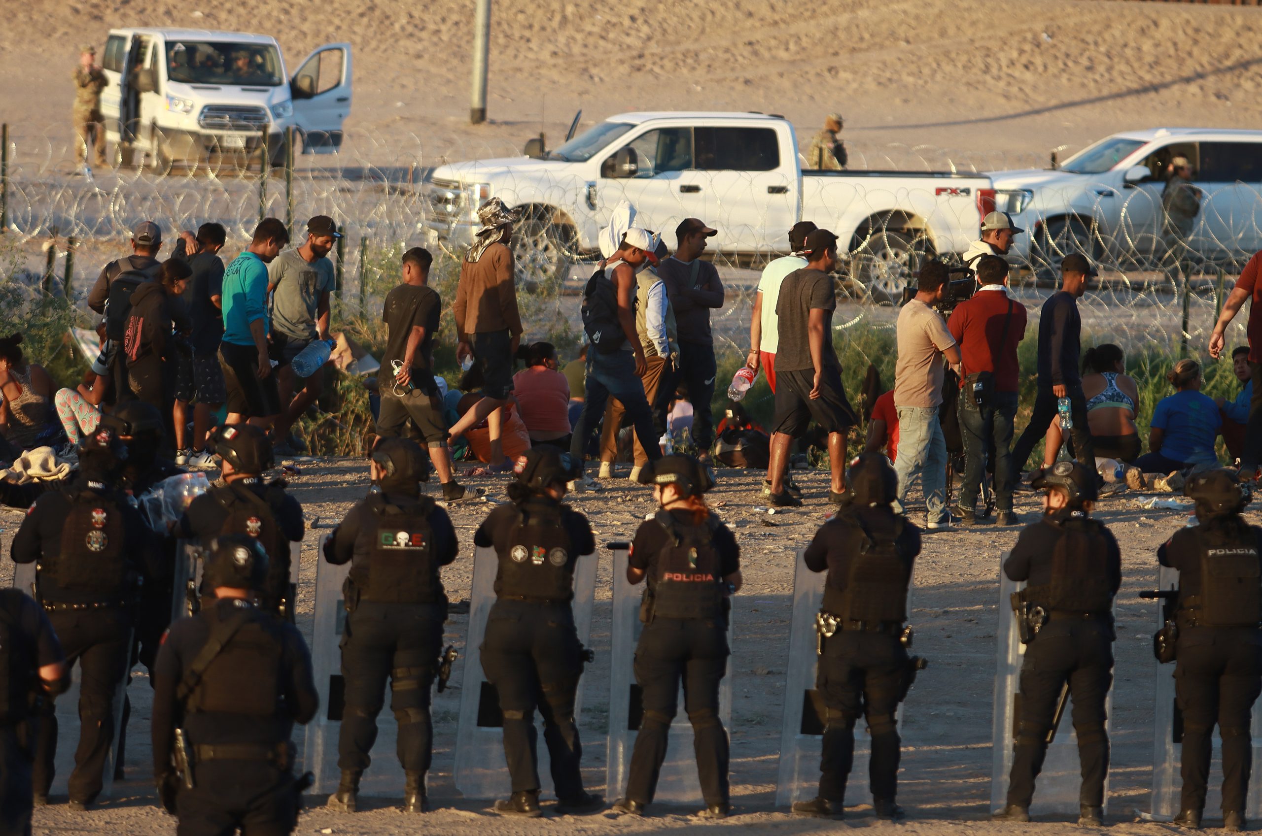 México refuerza la policía para impedir el cruce de migrantes a los Estados Unidos