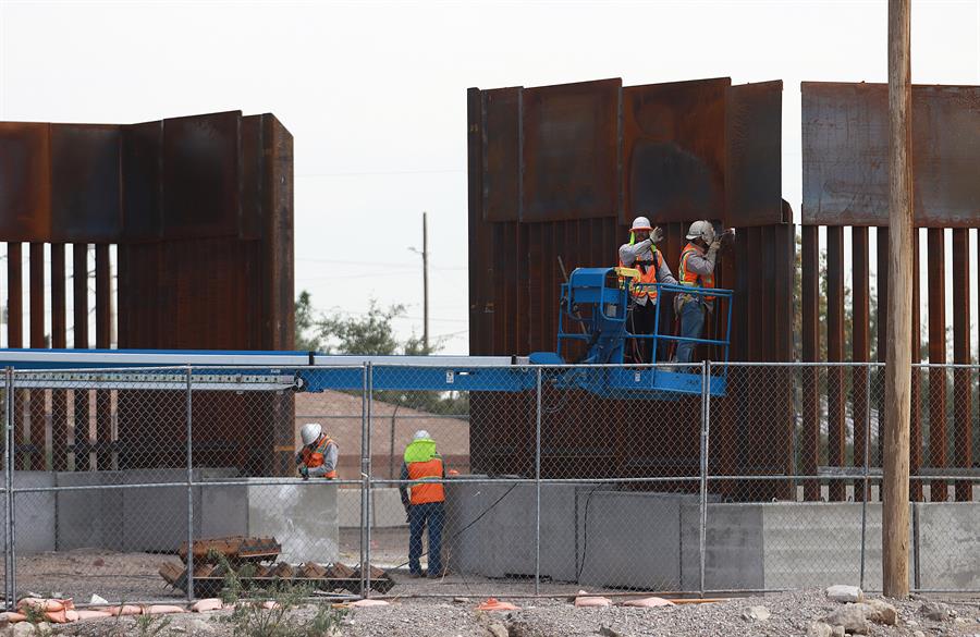 Inicio de la construcción del muro fronterizo entre Estados Unidos y México, pese a las críticas previas de Biden