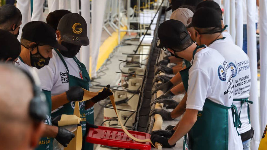 ¡Increíble! Los Teques ha alcanzado el Récord Guinness al crear el tequeño más largo jamás hecho.