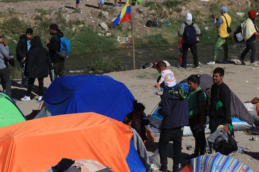 Hasta 3 mil venezolanos por día llegaron a Estados Unidos en septiembre, según CBS News.