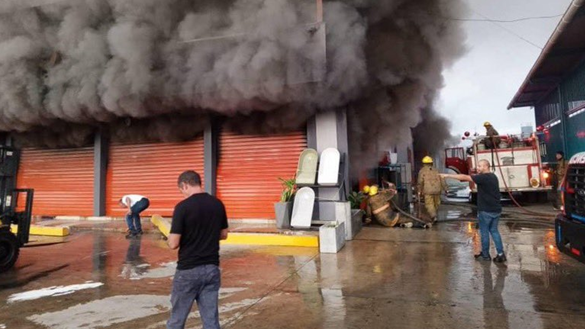 Investigación en curso sobre las causas del incendio en una ferretería de Barquisimeto