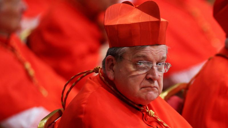 El papa Francisco toma una decisión inédita al desalojar al cardenal crítico Raymond Burke de su residencia en el Vaticano