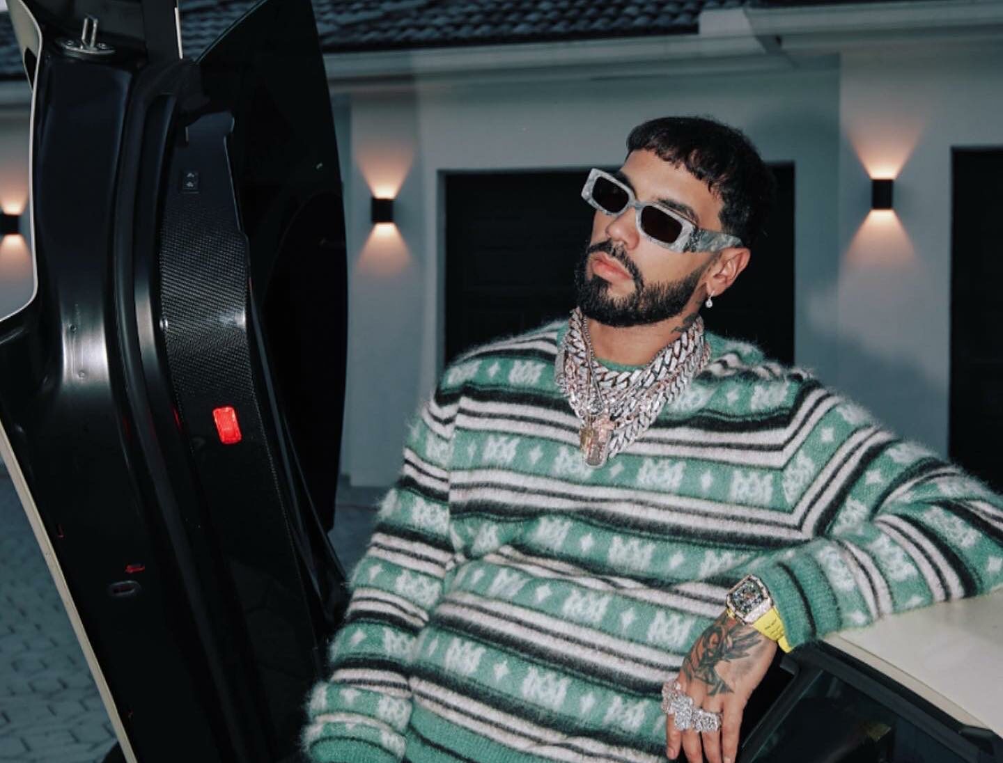 Anuel AA sorprende en redes sociales con un radical cambio