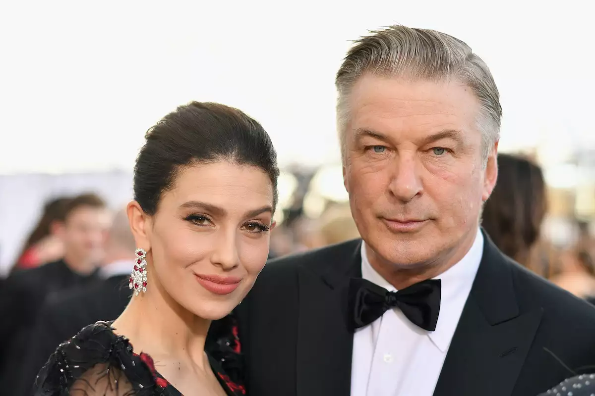 Alec Baldwin y su esposa exploran la posibilidad de realizar un programa de realidad televisiva