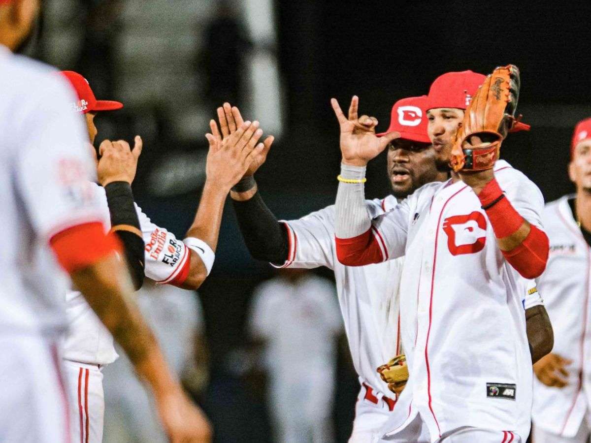 Cardenales demuestra su autoridad en casa contra los Leones