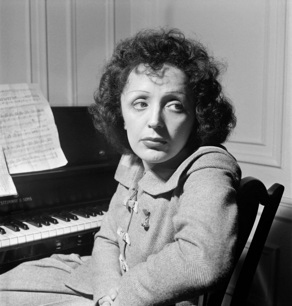 Proyecto biográfico utilizará IA para recrear la voz e imagen de Edith Piaf