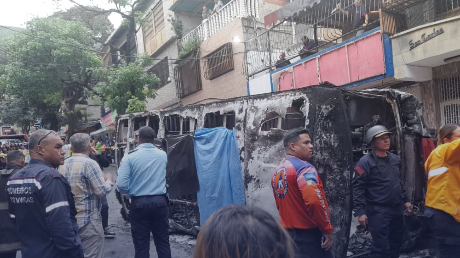 Tres personas fallecen en accidente de tránsito en La Guaira (Vídeo incluido)