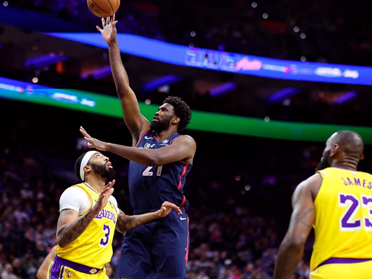 Embiid y los 76ers dominan a los Lakers en una victoria contundente