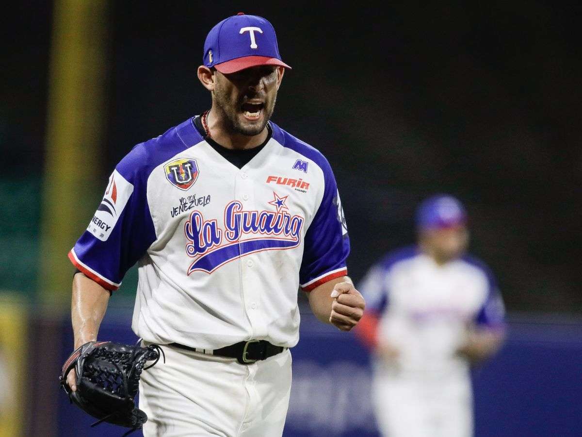 Miguel Peña celebra su primer victoria con los Tiburones con gran emoción